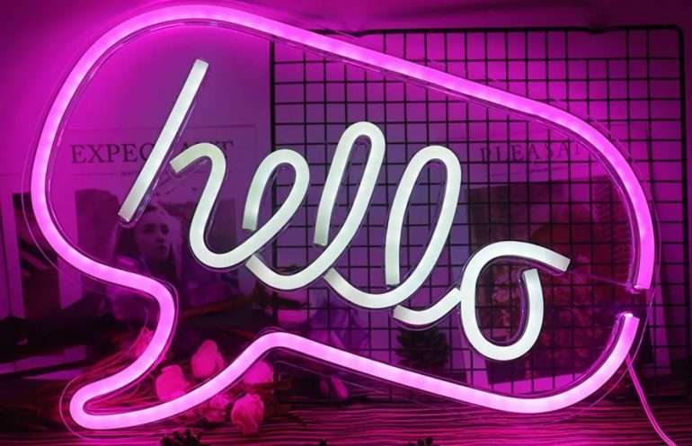 Неон снова в моде — как неоновые вывески создают атмосферу бренда и притягивают клиентов