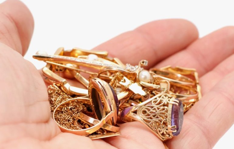 Актуальная цена: от чего зависит стоимость скупки золота