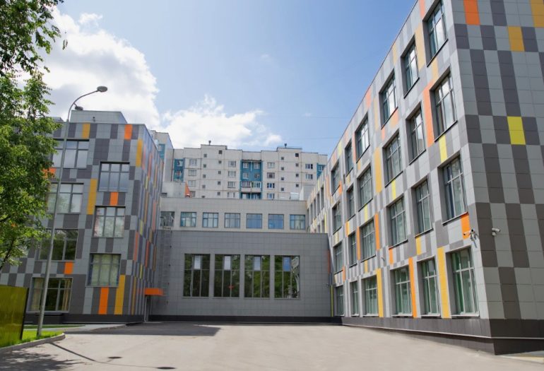 Школы в Москве и лучшие ЖК с частными садами и гимназиями: как выбрать район под долгую стратегию