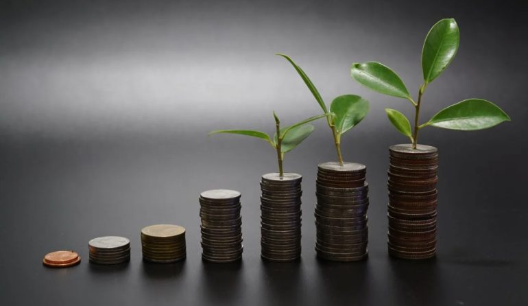 Куда вложить первые 10 000 рублей: простые идеи для осторожных новичков