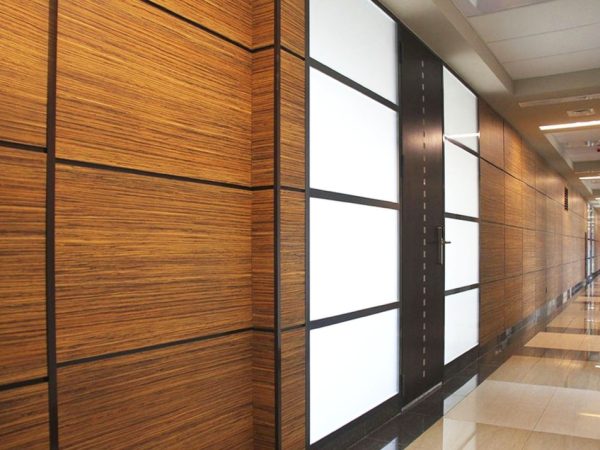 Панель СМЛ с акриловым покрытием — где применяют и почему