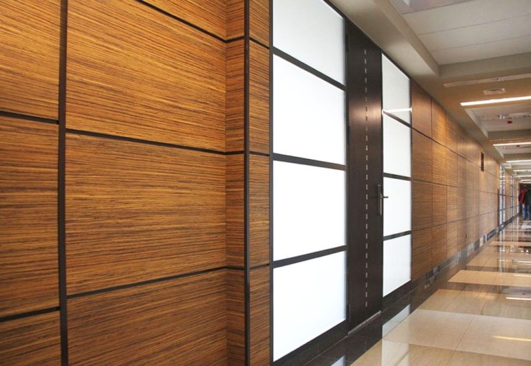 Панель СМЛ с акриловым покрытием — где применяют и почему