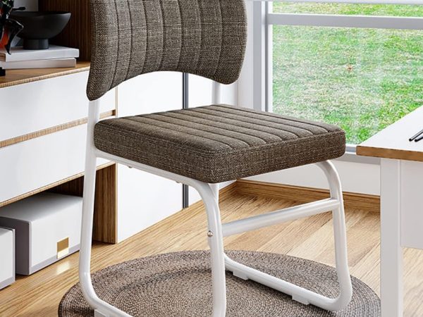 Нерегулируемые ученические стулья как практичное решение для школ