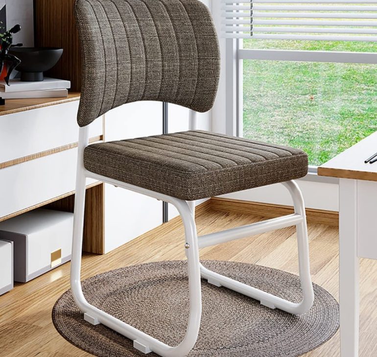 Нерегулируемые ученические стулья как практичное решение для школ