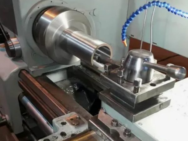 Индивидуальные токарные работы по чертежам: когда выгоднее заказывать изготовление деталей на заказ